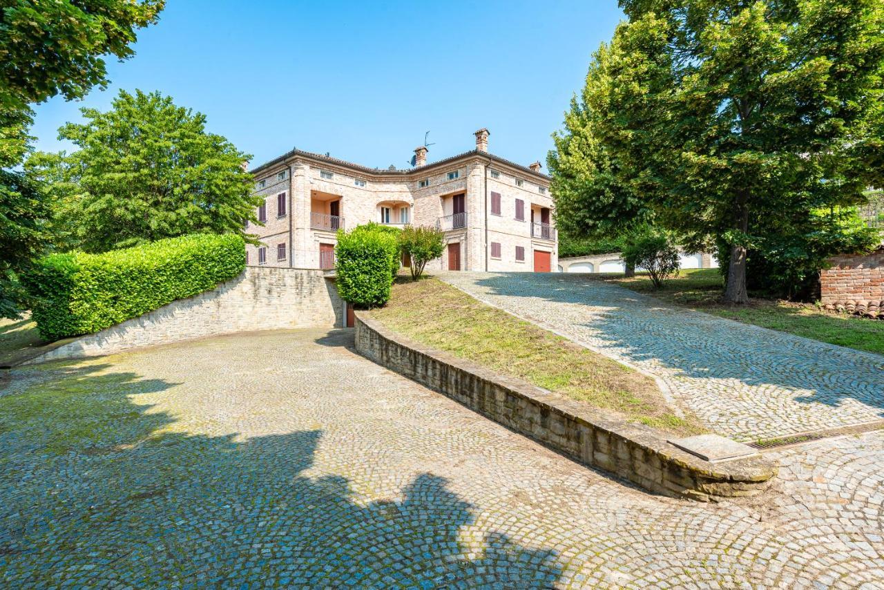 Villa Cornelia , Entire Villa With Private Pool Corneliano d'Alba Zewnętrze zdjęcie