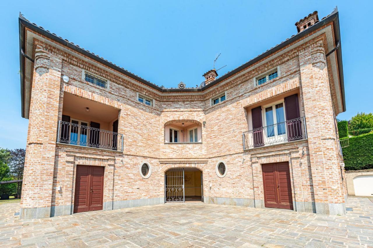 Villa Cornelia , Entire Villa With Private Pool Corneliano d'Alba Zewnętrze zdjęcie