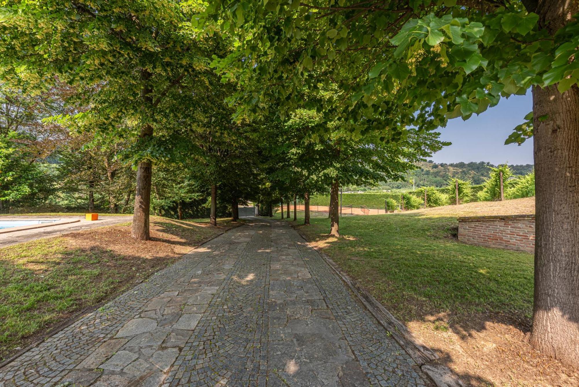 Villa Cornelia , Entire Villa With Private Pool Corneliano d'Alba Zewnętrze zdjęcie